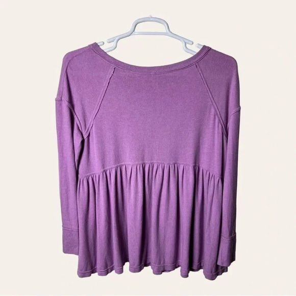 0267. Free PEOPLE‎ LAVENDER LONG SLEEVE TOP SIZE MEDIUM OVERSIZED - Picture 6 of 10